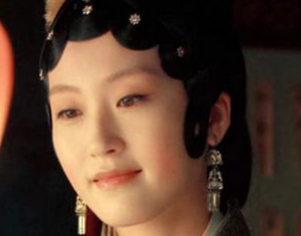 红楼梦螃蟹宴时李纨边一直在平儿衣服上摸来摸去，是为何？