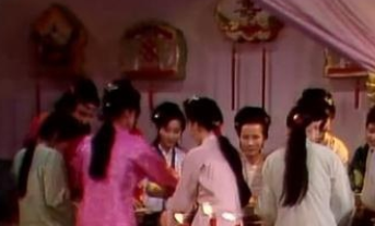 为什么秦可卿死后送葬很隆重？红楼梦秦可卿死后之谜