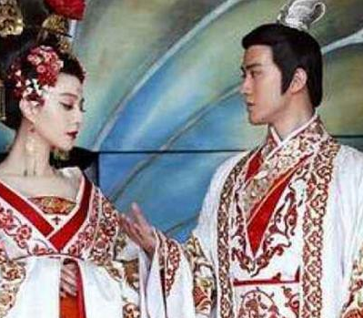 武则天临死前为什么会传位给李显 武则天不传位给自家人的原因是什么