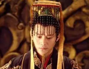 在文学与玄学方面，梁简文帝萧纲有哪些杰出成就？