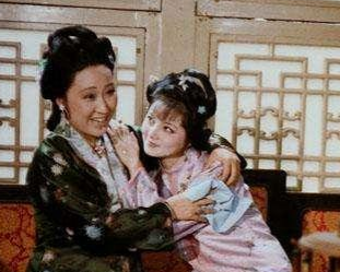 红楼梦中薛宝钗没有被选进宫真的是因为冷香丸？