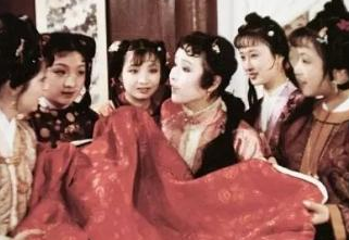 红楼梦中薛宝琴说真真国女孩作诗是真的吗？为何撒谎