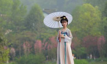 古代小妾地位低下，她们有一个正房没有的特权