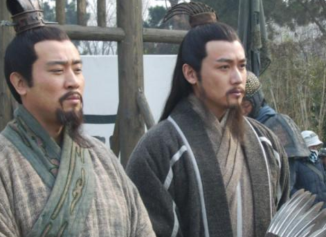 同样都是没落皇族又无权无势的 刘秀和刘备差距为何那么大