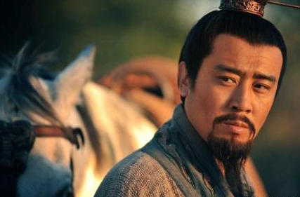 李严和诸葛亮相比 刘备最后为什么把兵权交给李严