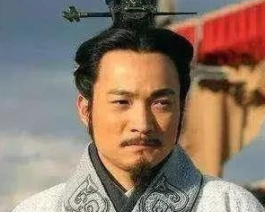 离秦始皇最近的六世秦国君王是谁？他们分别有什么功绩？