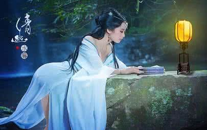 《醉中天·佳人脸上黑痣》的作者是谁？这首散曲的原意是什么？