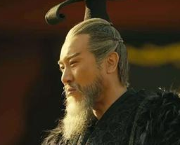 在曹操的一生中，他最有机会完成一统三国机会的是哪次？