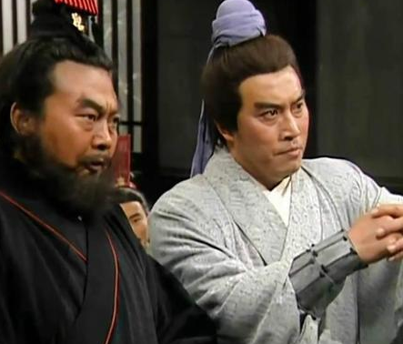 张飞没事就敢找吕布打一架 关羽为何从来不找吕布单挑