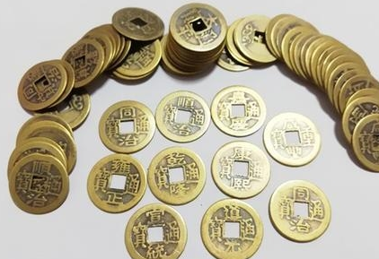 新皇帝上任时，前朝的铜钱怎么处理呢？