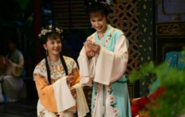 《红楼梦》第三十二回 诉肺腑心迷活宝玉 含耻辱情烈死金钏
