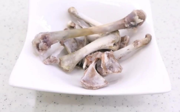 鸡骨头是什么垃圾？鸡骨头属于干垃圾还是湿垃圾？