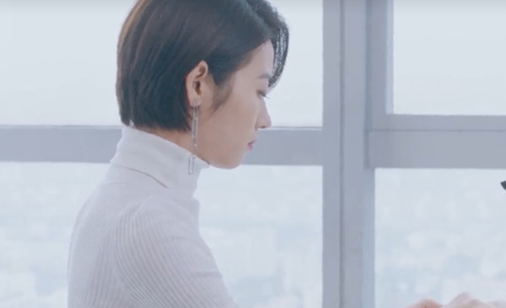 《完美的他》里明道继续饰演总裁，但是霸道却不在