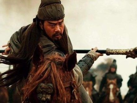 吕布和关羽相比 两人谁对曹操的威胁更大