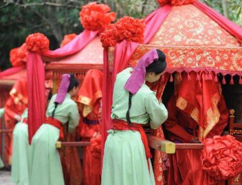 宋朝时期，为什么会频繁出现晚婚晚育的现象？