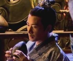 刘盈有亲生儿子，为什么皇位传给了刘邦的儿子？