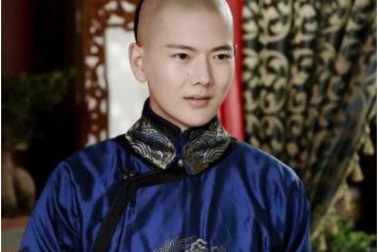 在康熙管理清朝的六十一年时间内，胤袐为何最受他喜爱？