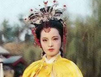 如果薛宝钗成功选秀为妃她会受宠吗？和元春的关系如何