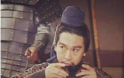 李儒作为西凉集团的军师，为何没能彻底发挥自己的作用？