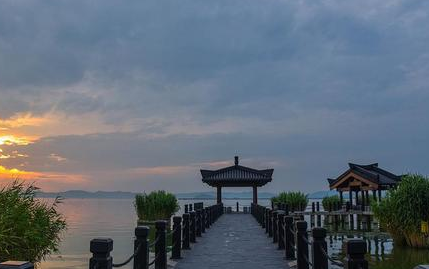 同样都是三国的优秀军事家，为何却要尊诸葛而贬司马？