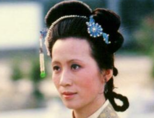 红楼梦中李纨和薛宝钗其实是一类人？她们有何相同