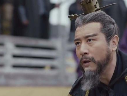 吕布能取得徐州是因为有人通风报信 这个人到底是谁