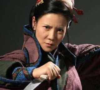 水浒传中一丈青扈三娘的武力如何？她为何不找李逵报杀父之仇？