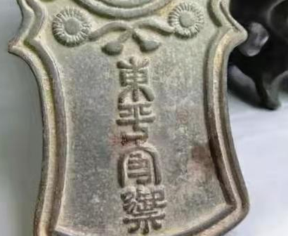 明朝为了加强皇权设立了很多特务机构 清朝注重皇权为何不设立机构
