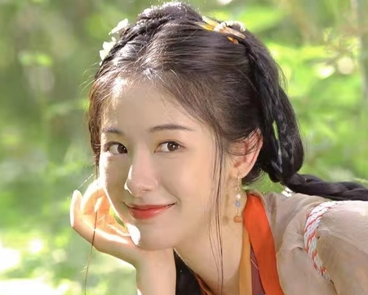 《周生如故》开播，潘启言饰演深陷宫中悲情十足的姜嫔妃