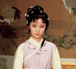 红楼梦中林黛玉为何会失去元妃的欢心？她做了什么
