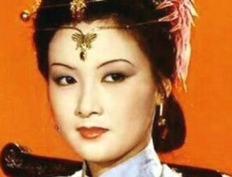 红楼梦中薛宝钗对表姐王熙凤的态度怎么样？