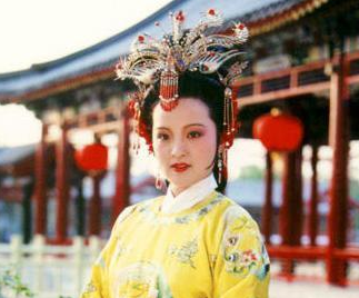 红楼梦中贾元春省亲回家后说了什么？祸端是如何开始的