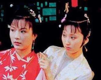 红楼梦中薛宝钗过十五岁生日时，发生了什么小插曲？