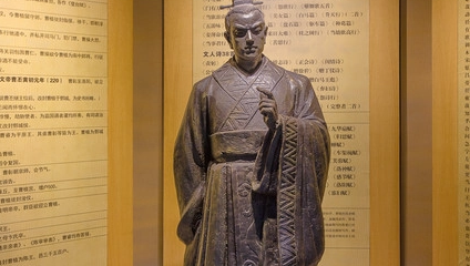 曹植《野田黄雀行》：钟嵘《诗品》赞其“骨气奇高，辞采华茂”