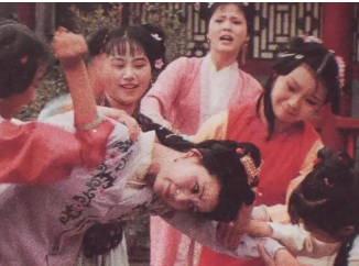 红楼梦中敢大闹怡红院，赵姨娘哪里来的胆子？