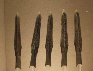 东汉时期的武器装备是如何发展得？又是如何储备的？