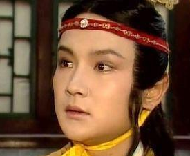 红楼梦中宝玉对黛玉动手动脚时，王嬷嬷是什么表现？
