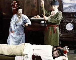 红楼梦中袭人请求王夫人将贾宝玉搬出大观园是为何？