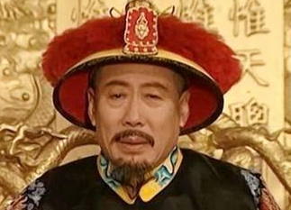 胤佑文韬武略样样精通，却有一个致命缺点