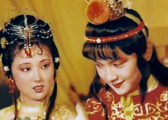 红楼梦中端午节时黛玉收到了什么礼物？谁送给她的？