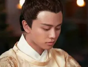 李适荣登大统后，在经济与外交方面有哪些成就？