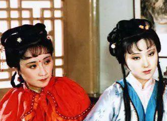 红楼梦中薛蟠会离开贾府是因为什么？背后有何深意？