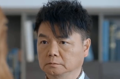 《家族荣耀》何启礼揭发甄芯被灭口，贾洛仪联手马展