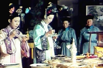 皇帝吃剩的饭菜怎么处理？是直接倒掉吗？