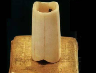 韩愈与唐宪宗曾发生过一次强烈冲突，也是儒家文化与佛教文化的交锋