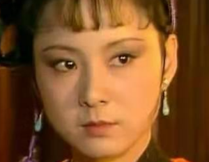 红楼梦中晴雯与黛玉在贾府的人缘如何?有何不同？