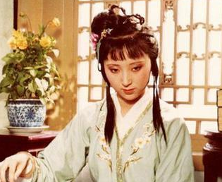 红楼梦香菱学诗时，薛宝钗是什么表现？