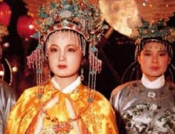 红楼梦元春将红香绿玉改为怡红快绿的目的是什么？