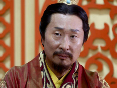 秦穆公是如何用美人计兼并那么多国家的？他采取了哪些行动？