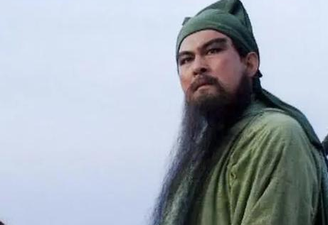 关羽身披绿色披风,头戴绿色帽子 关羽为什么不注重形象